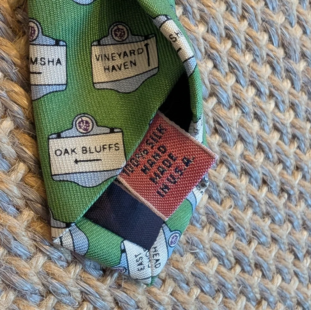 NWT Vineyard Vines Martha's Vineyard Sign Tie - Boys